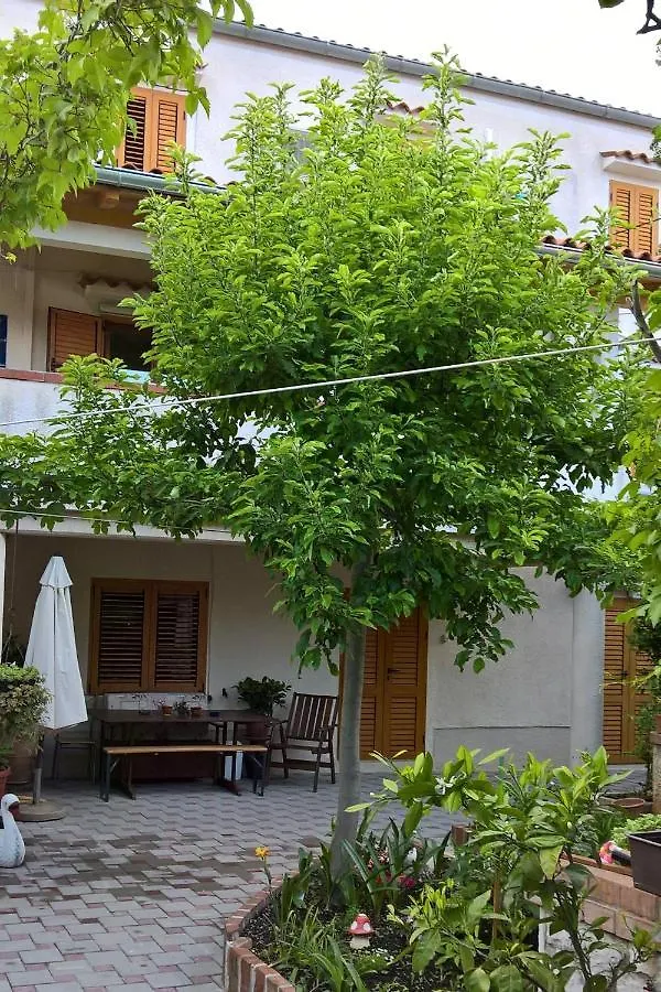Apartment Nerezine 8049B