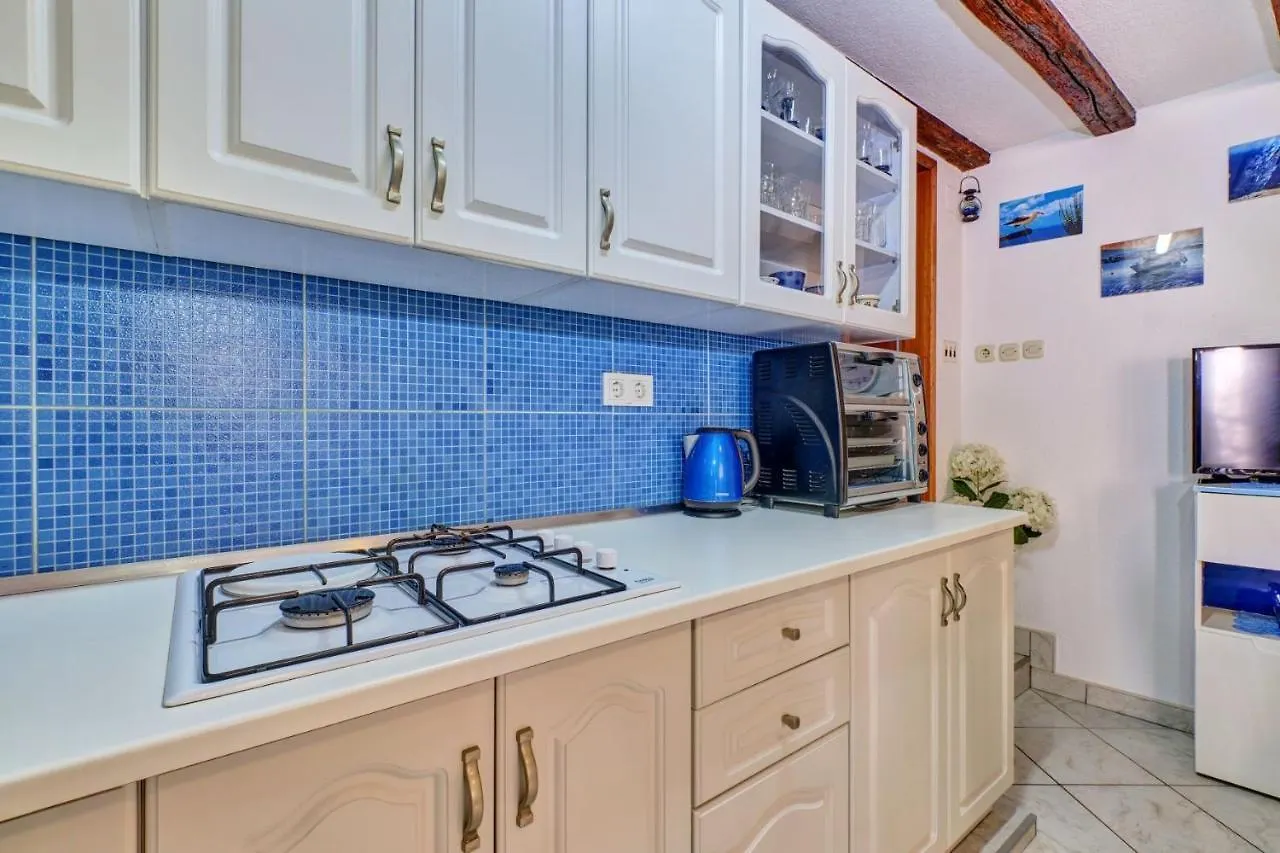Apartment Nerezine 8049B