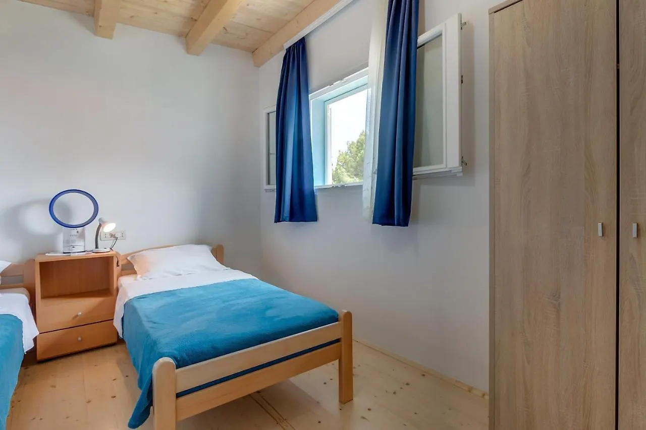 Apartment Nerezine 8049B