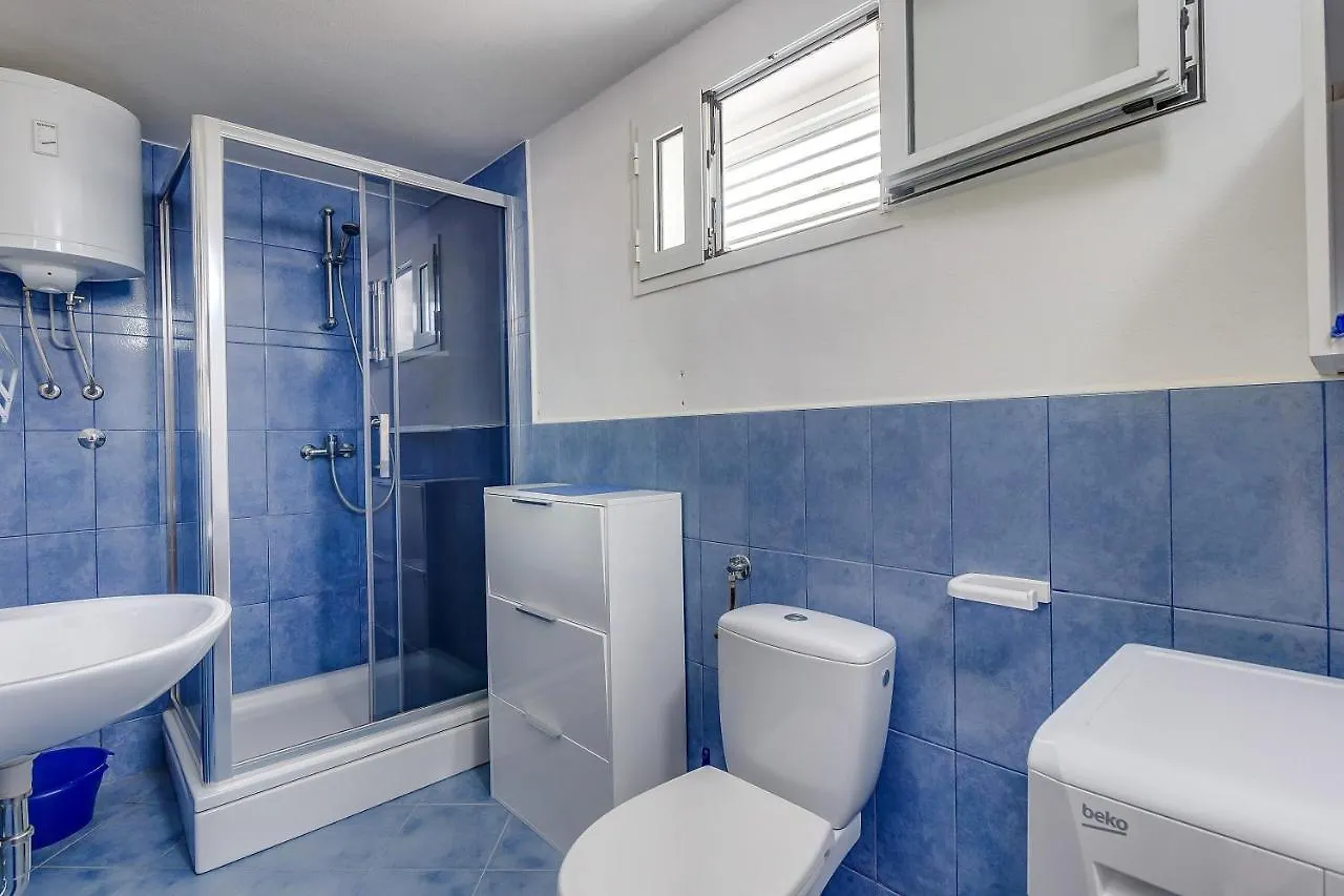 Apartment Nerezine 8049B